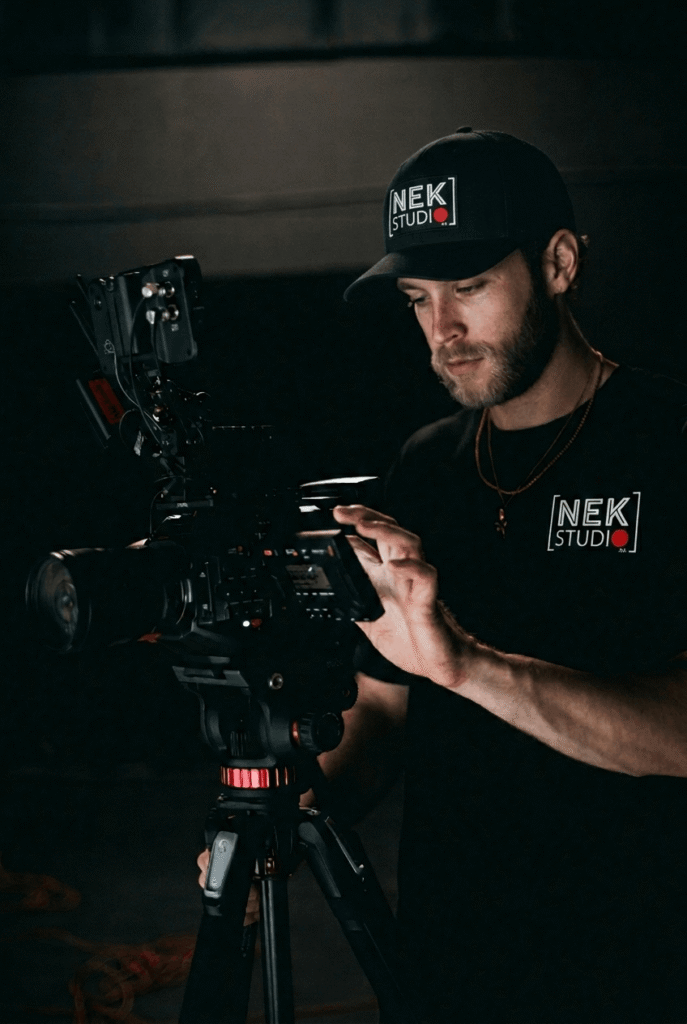 Équipe de NEK STUDIO en captation vidéo professionnelle dans un studio à Montréal